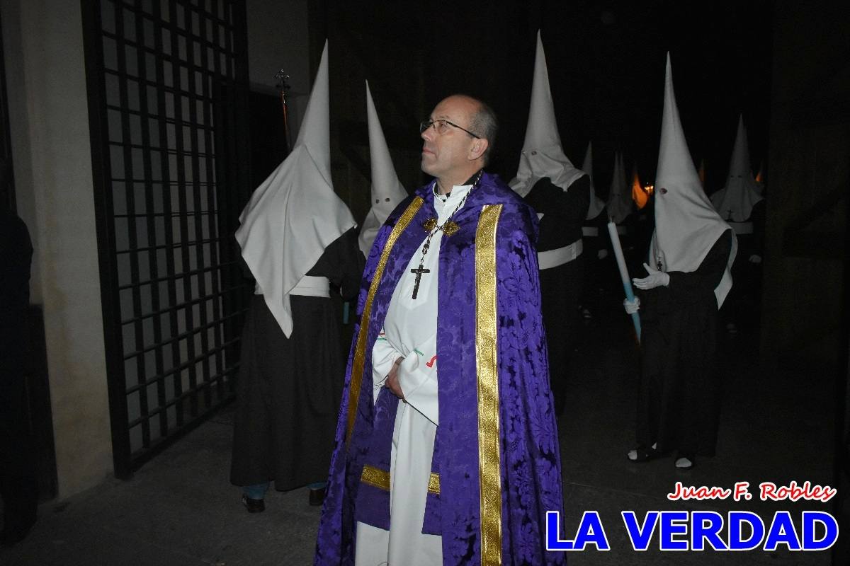 El Cristo de los Voluntarios inunda de solemnidad la medianoche