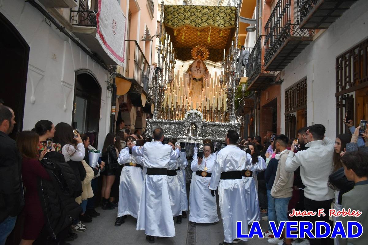 La Virgen Blanca reinó en la tarde del Jueves Santo