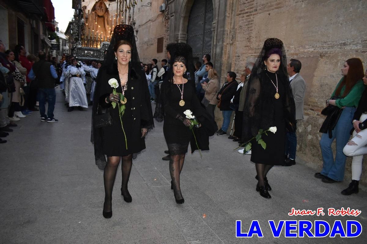 La Virgen Blanca reinó en la tarde del Jueves Santo