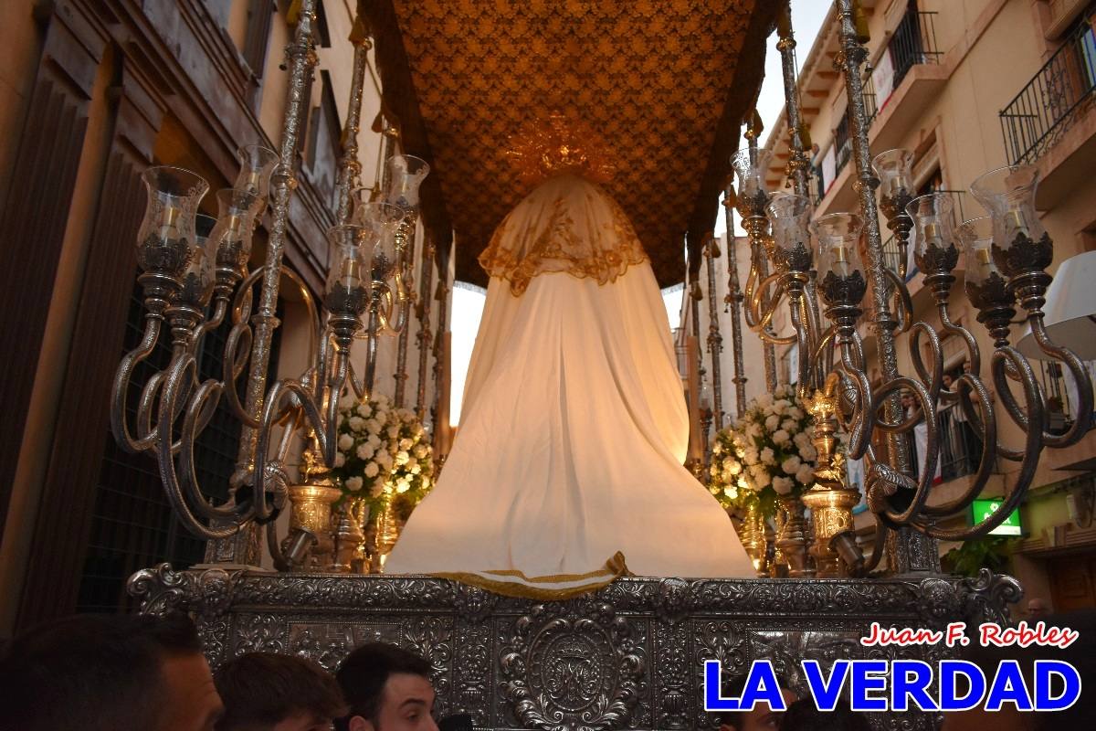 La Virgen Blanca reinó en la tarde del Jueves Santo