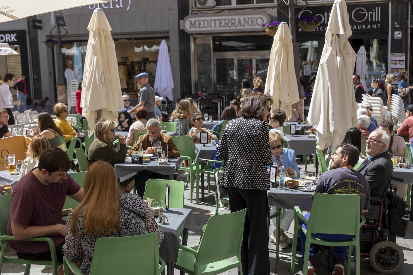 Jueves Santo de encuentros y mucho turismo en Cartagena