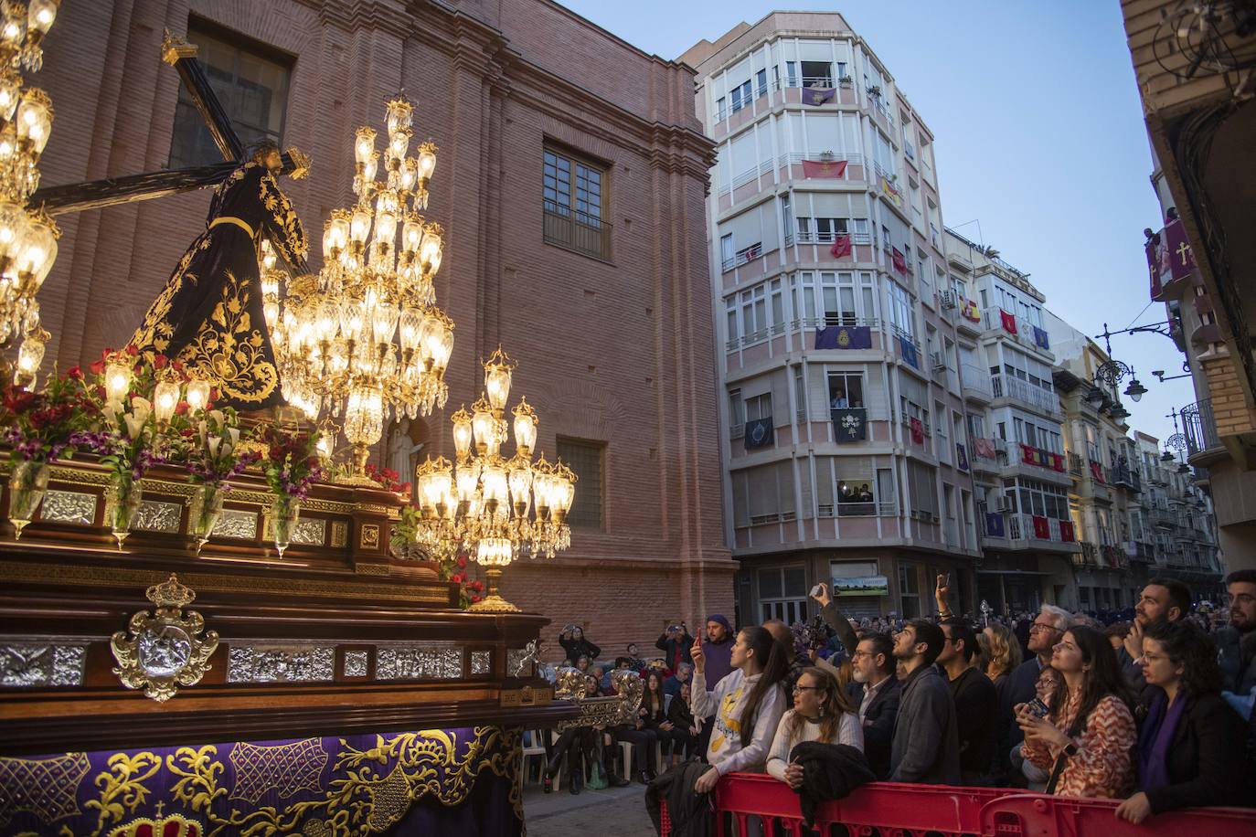El Santo Entierro de la Cofradía Marraja de Cartagena, en imágenes