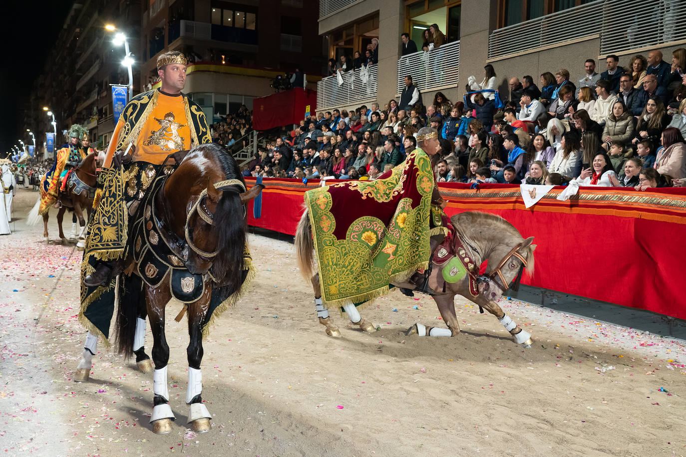 Imágenes del Paso Blanco de Lorca en el Viernes Santo