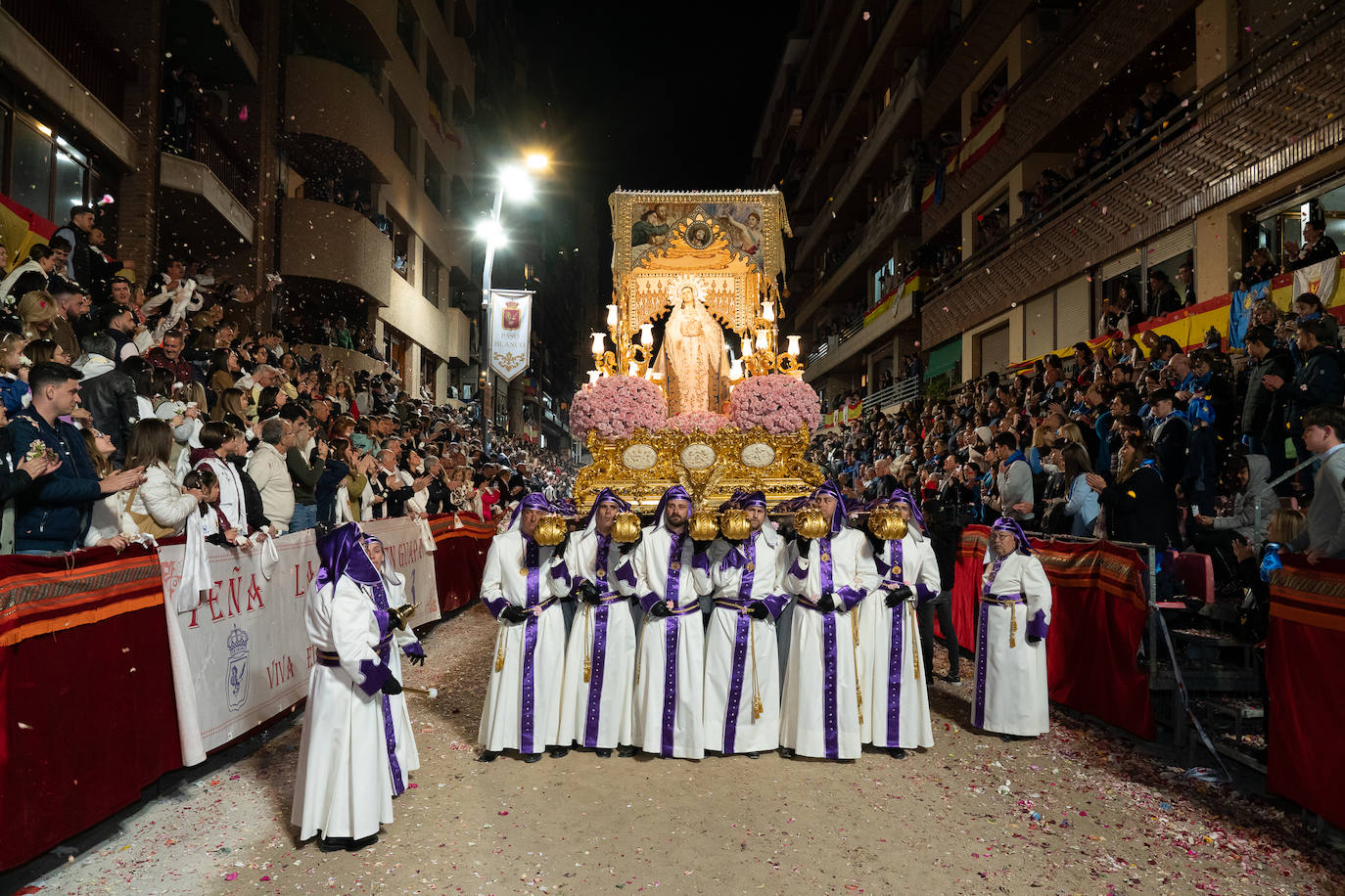 Imágenes del Paso Blanco de Lorca en el Viernes Santo