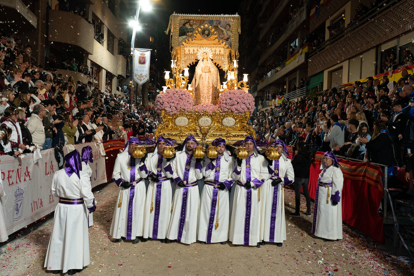 Imágenes del Paso Blanco de Lorca en el Viernes Santo