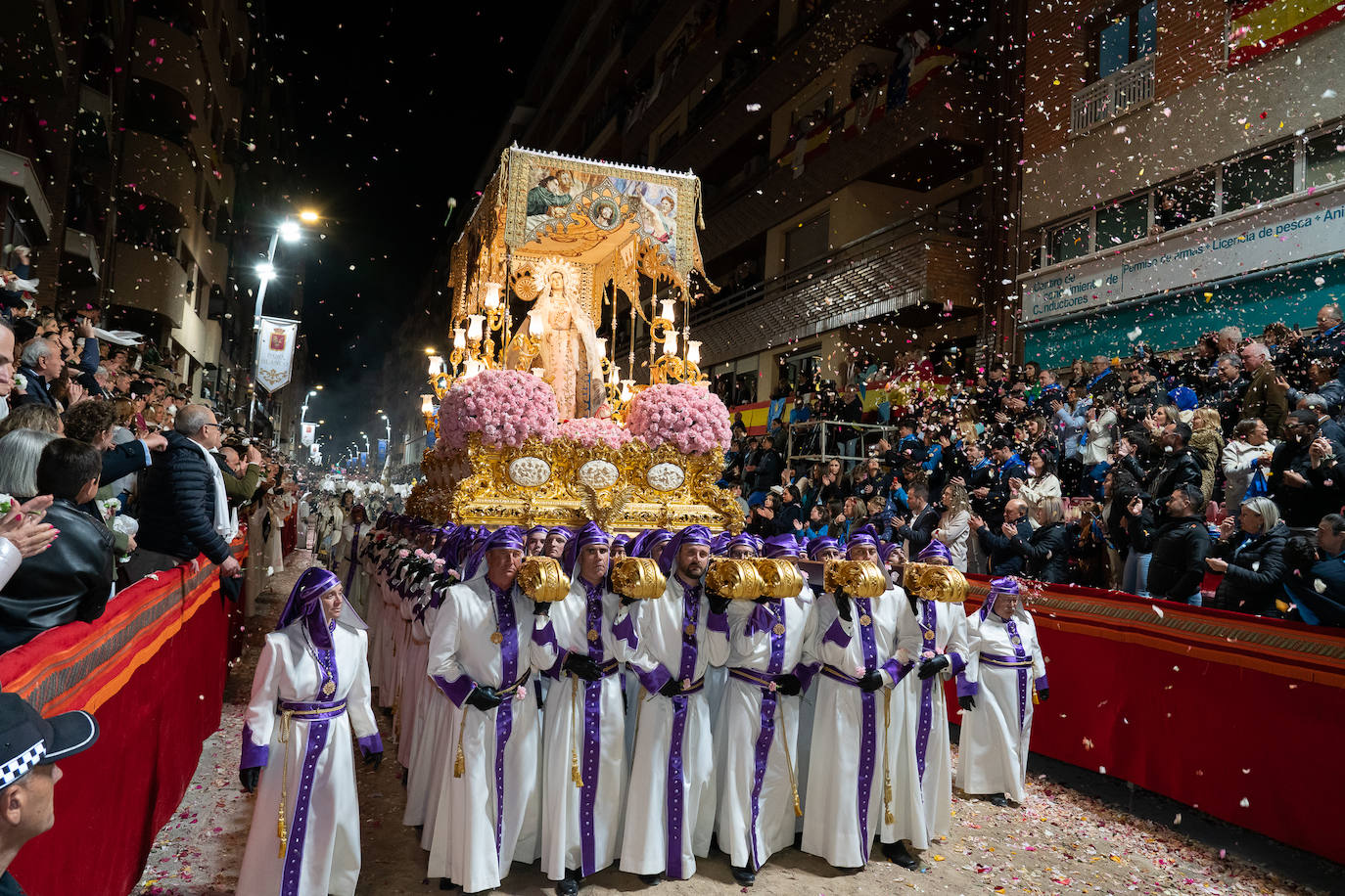Imágenes del Paso Blanco de Lorca en el Viernes Santo