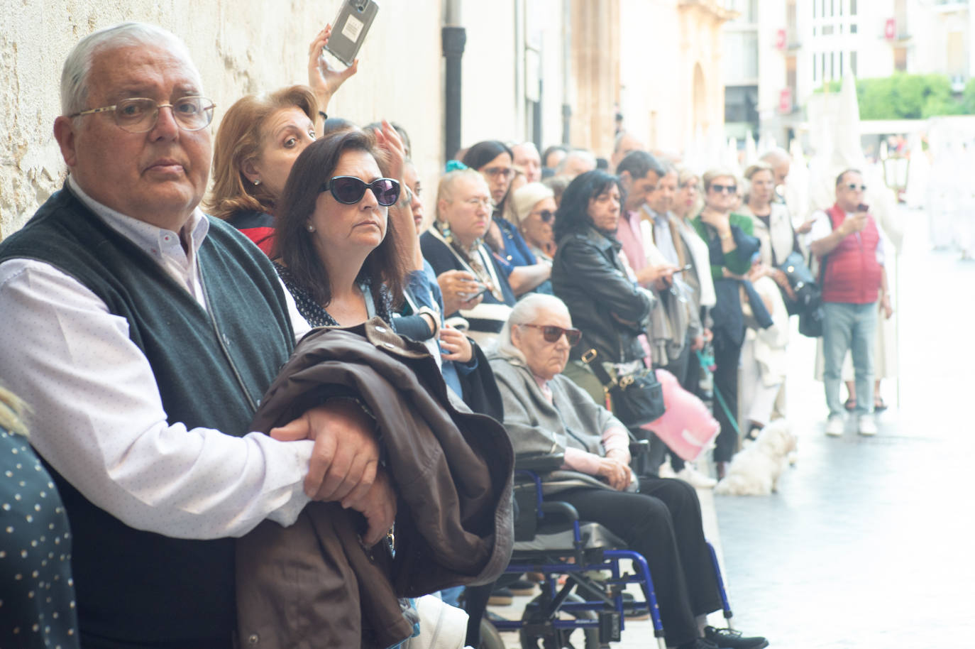 El Cristo Yacente recorre las calles de Murcia, en imágenes