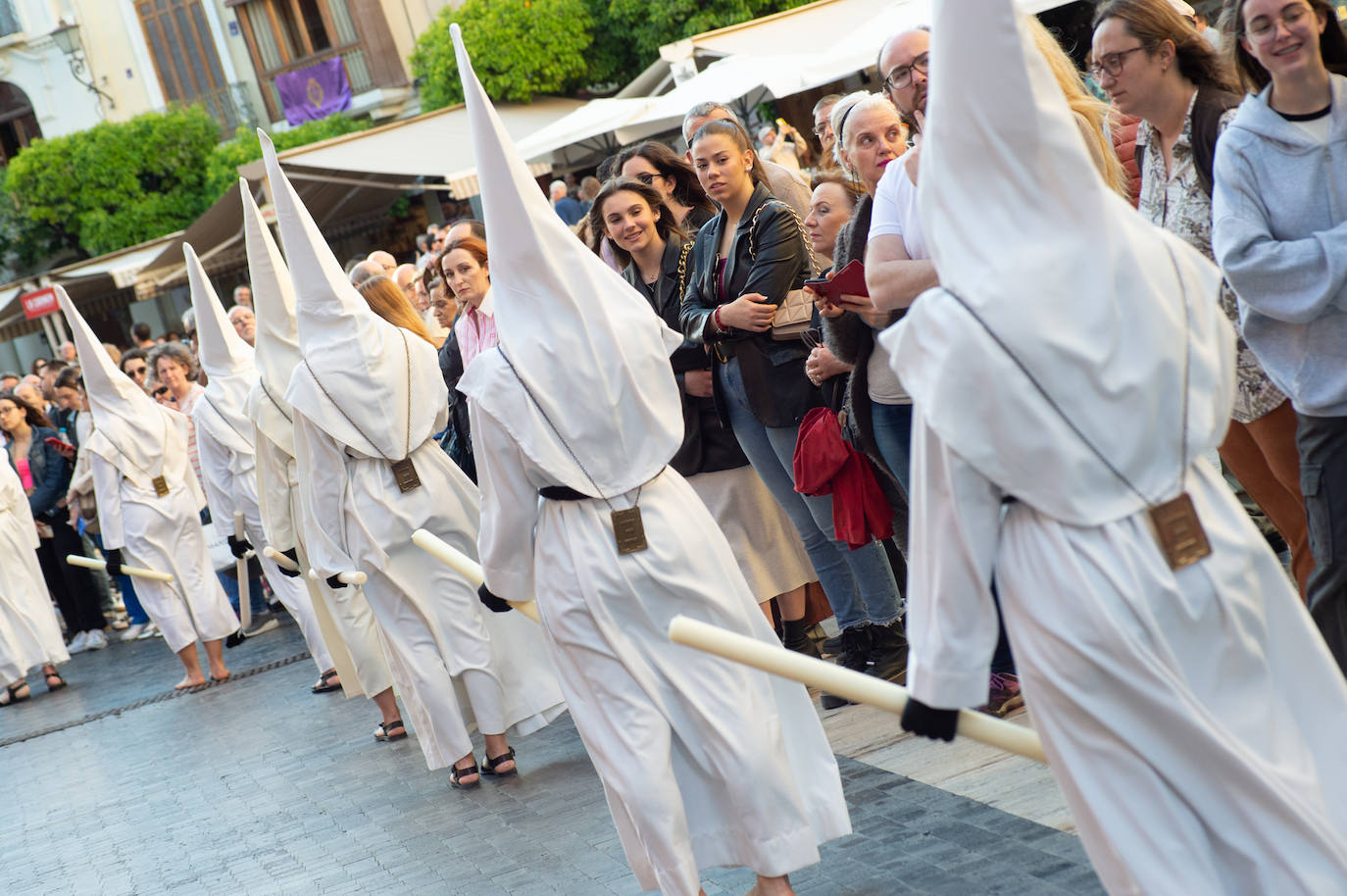 El Cristo Yacente recorre las calles de Murcia, en imágenes