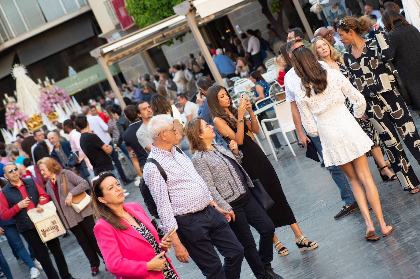 El Cristo Yacente recorre las calles de Murcia, en imágenes