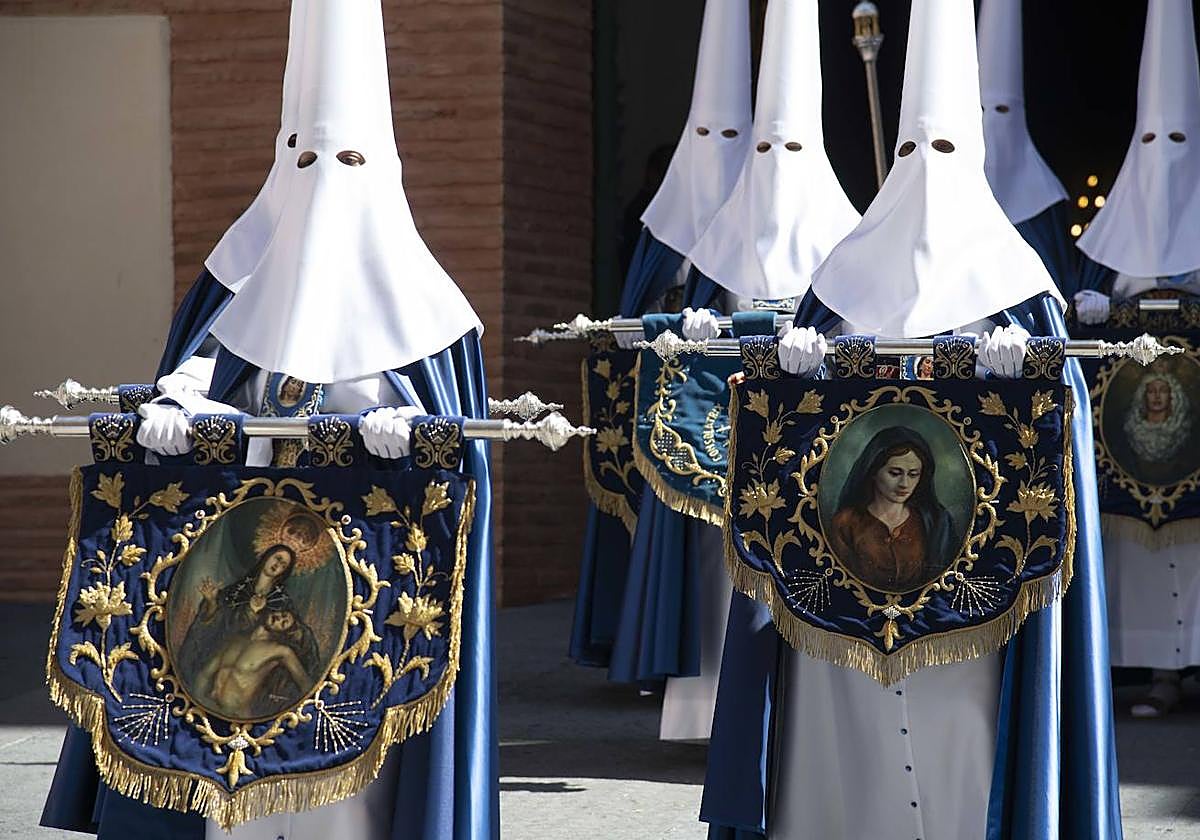 La procesión del Resucitado de Cartagena, en imágenes