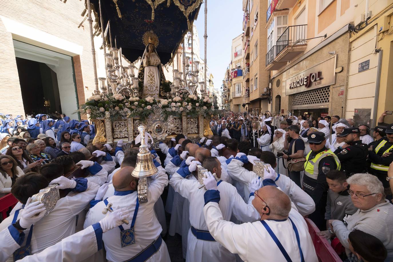 La procesión del Resucitado de Cartagena, en imágenes