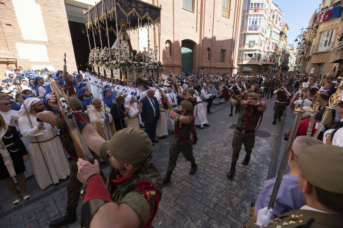 La procesión del Resucitado de Cartagena, en imágenes