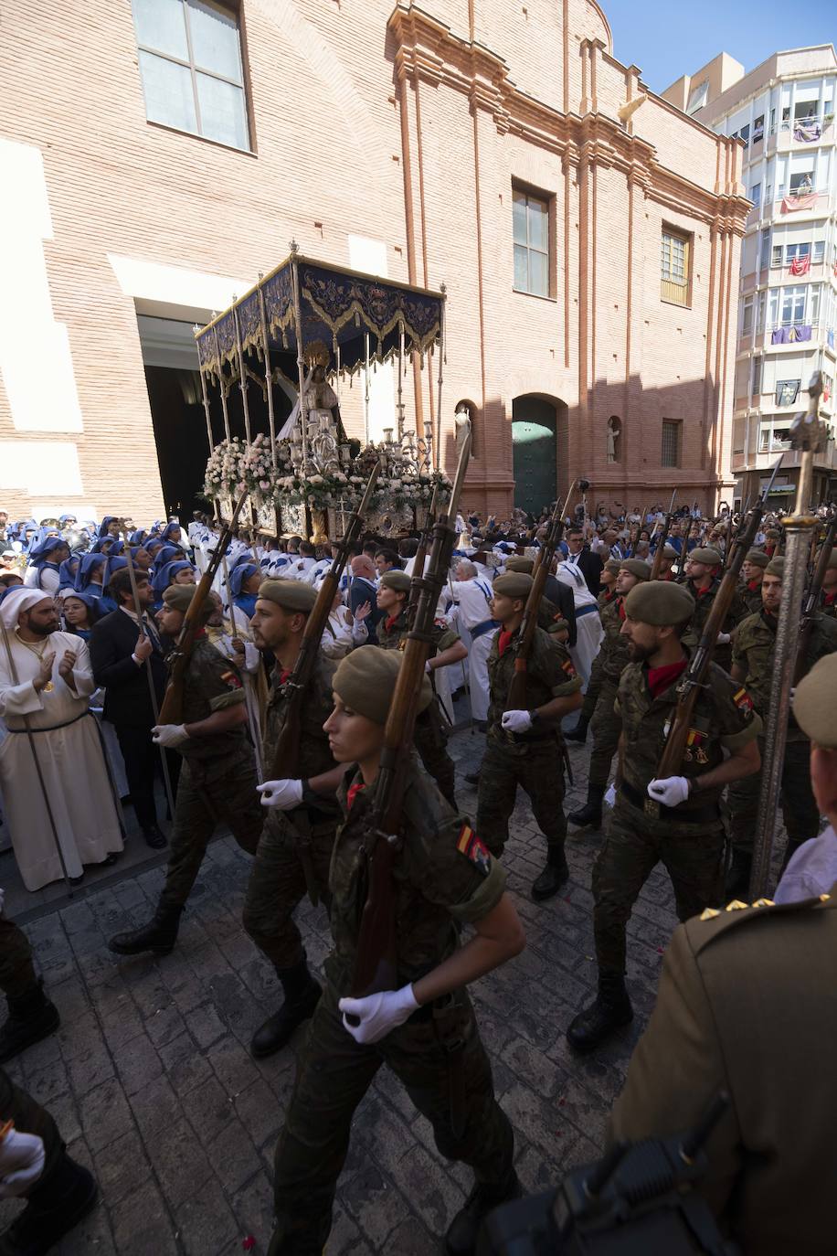 La procesión del Resucitado de Cartagena, en imágenes