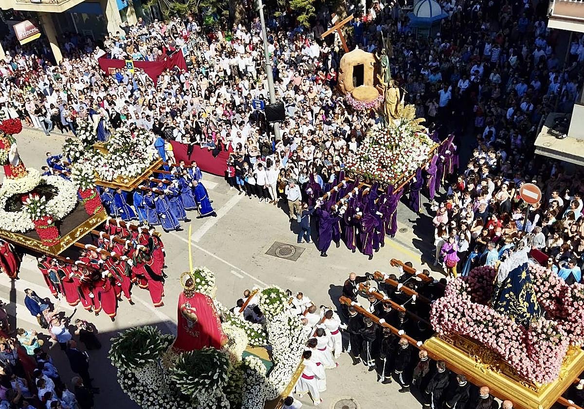 Los pasos de Alhama de Murcia, durante el baile de tronos.