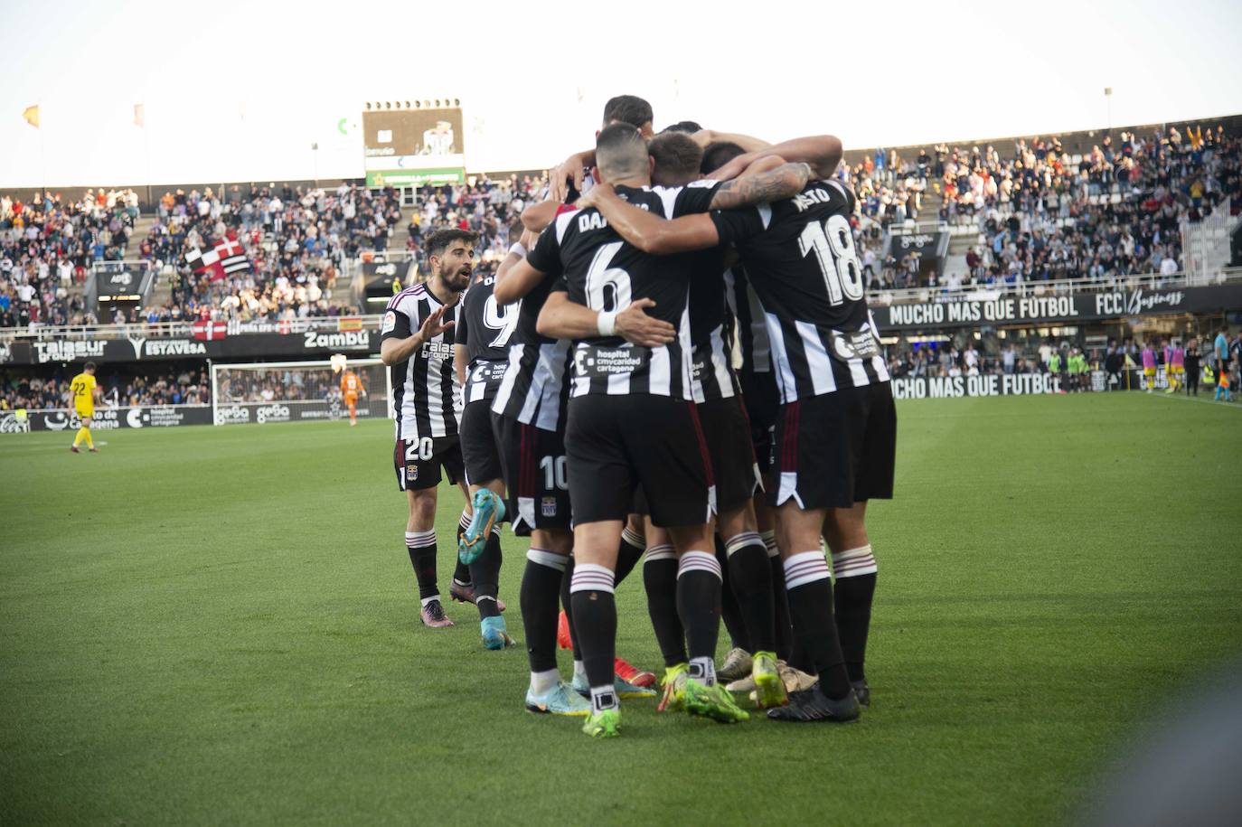 La victoria del Cartagena frente al Mirandés, en imágenes