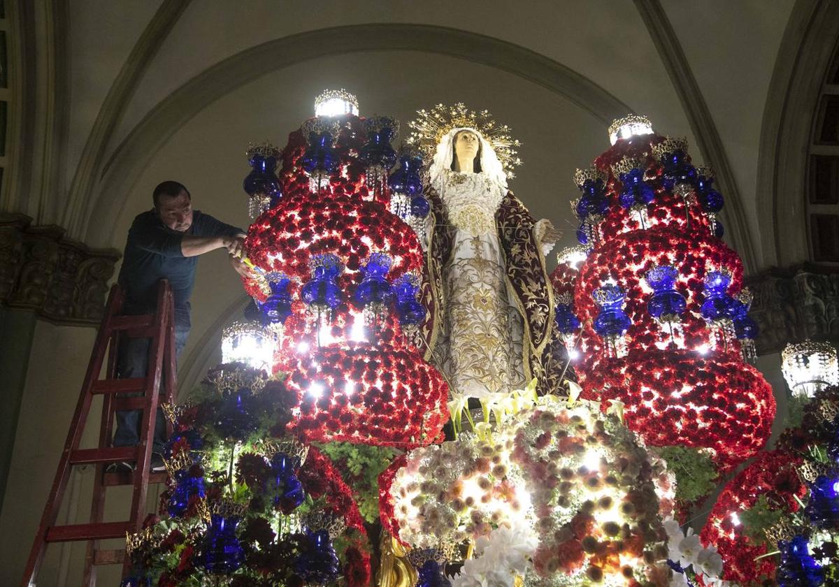 Los californios cierran este lunes los desfiles con el jesús prendido y la virgen del primer dolor | la verdad
