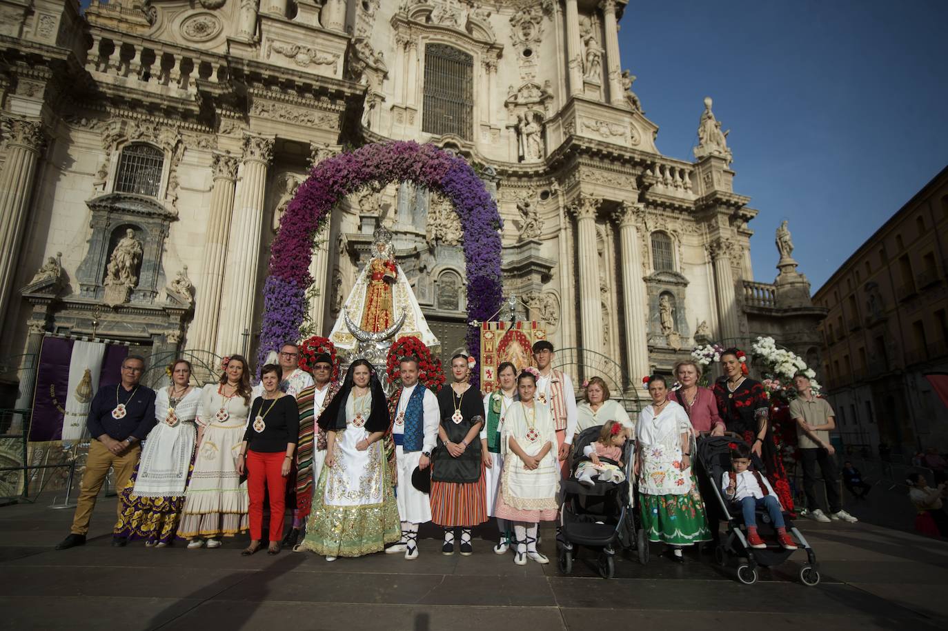 Las imágenes de la ofrenda floral a la Virgen de la Fuensanta