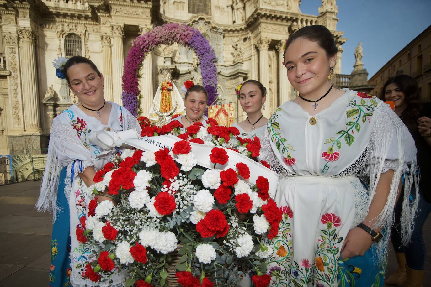 Las imágenes de la ofrenda floral a la Virgen de la Fuensanta