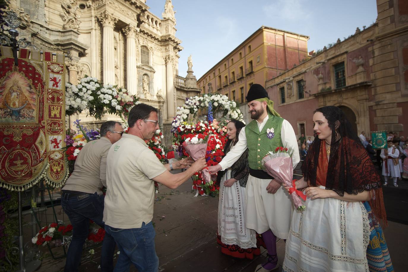 Las imágenes de la ofrenda floral a la Virgen de la Fuensanta