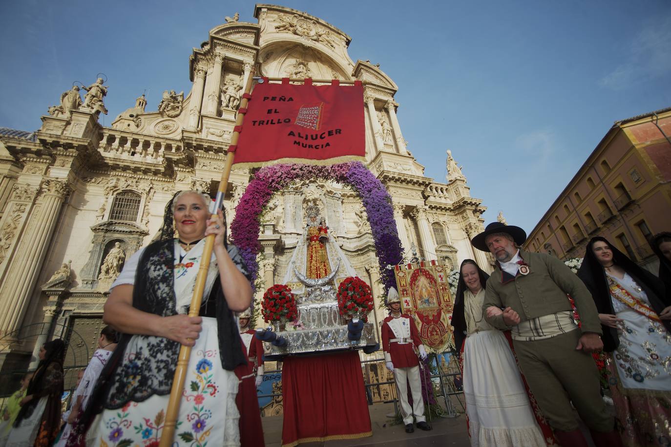 Las imágenes de la ofrenda floral a la Virgen de la Fuensanta