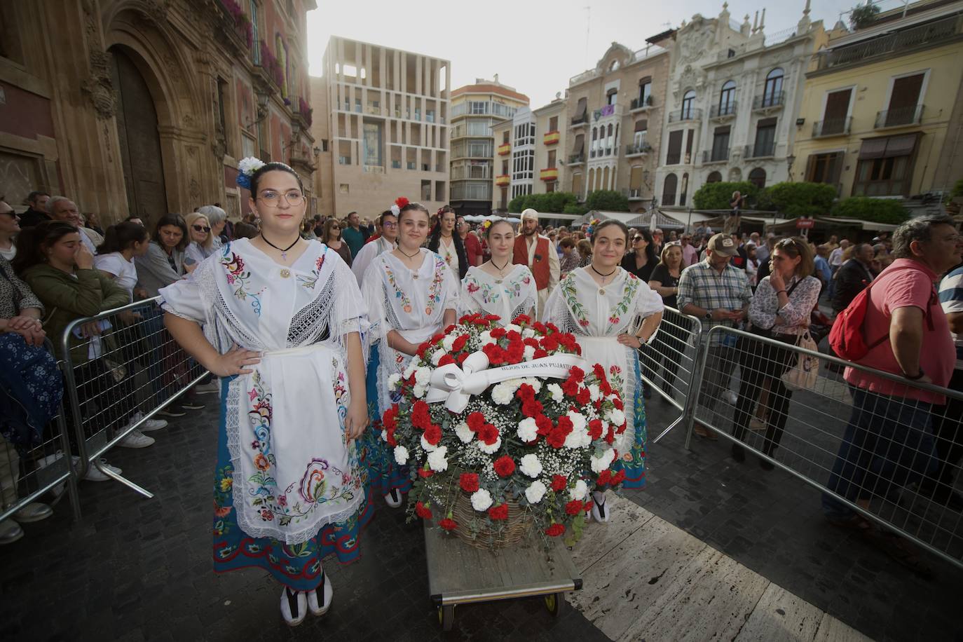 Las imágenes de la ofrenda floral a la Virgen de la Fuensanta