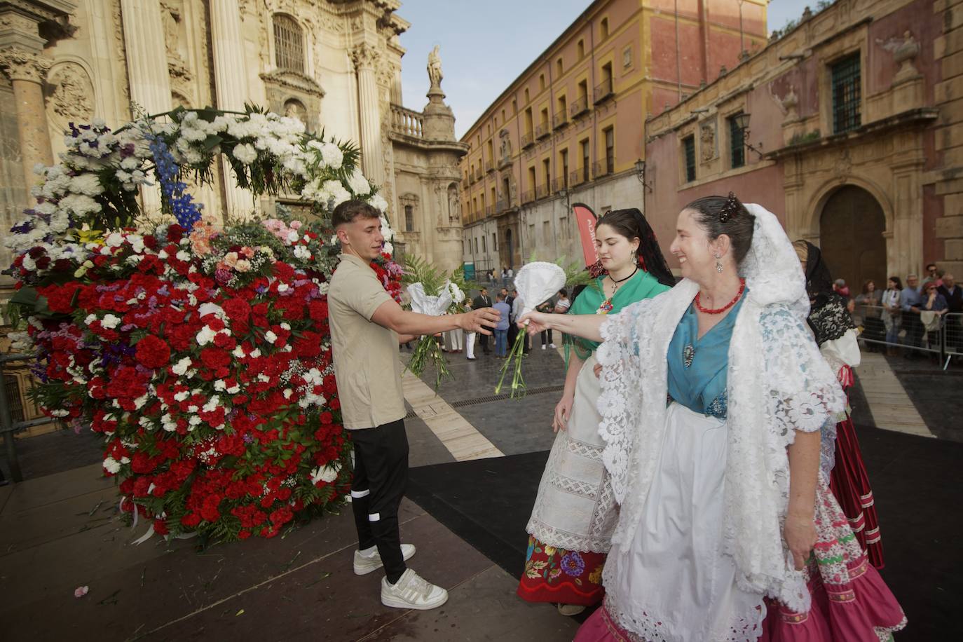 Las imágenes de la ofrenda floral a la Virgen de la Fuensanta