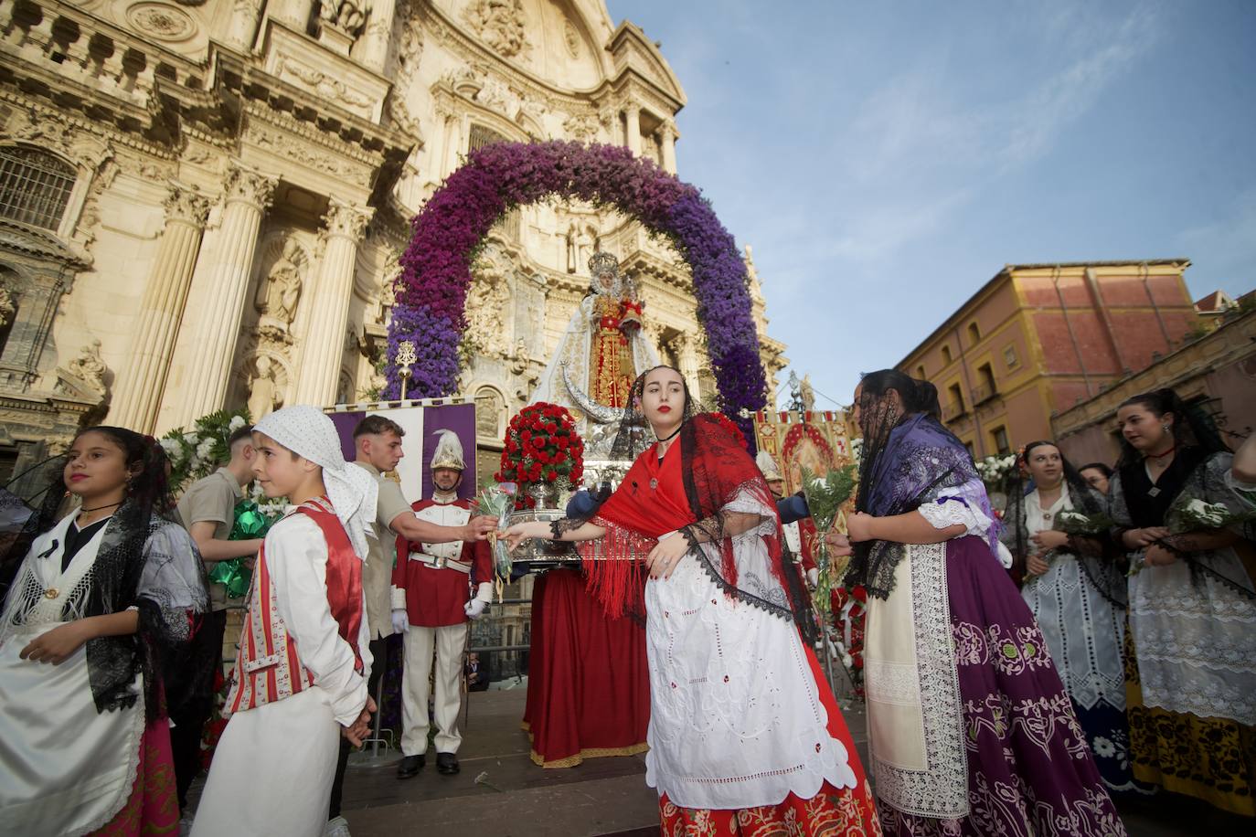 Las imágenes de la ofrenda floral a la Virgen de la Fuensanta