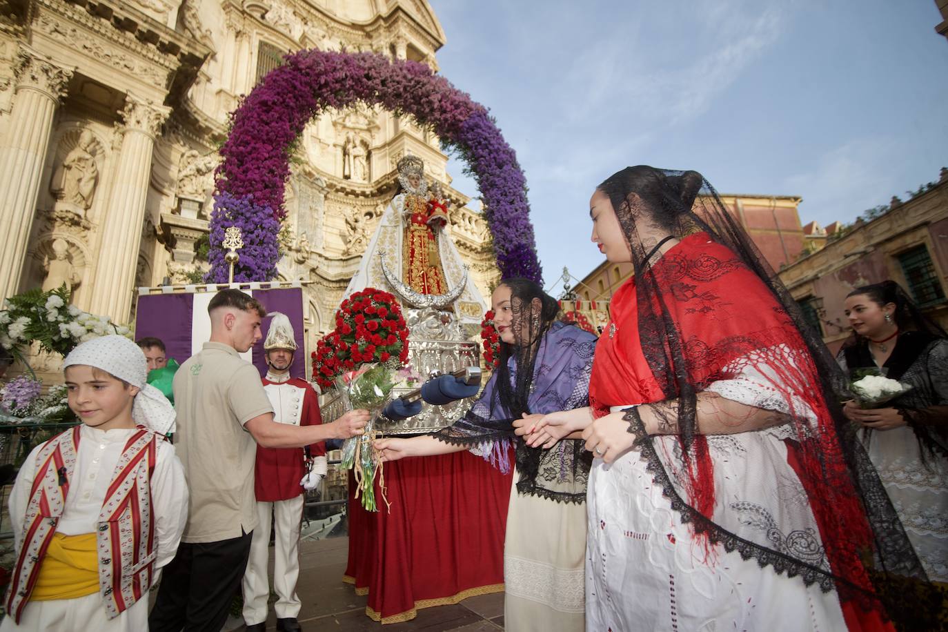 Las imágenes de la ofrenda floral a la Virgen de la Fuensanta
