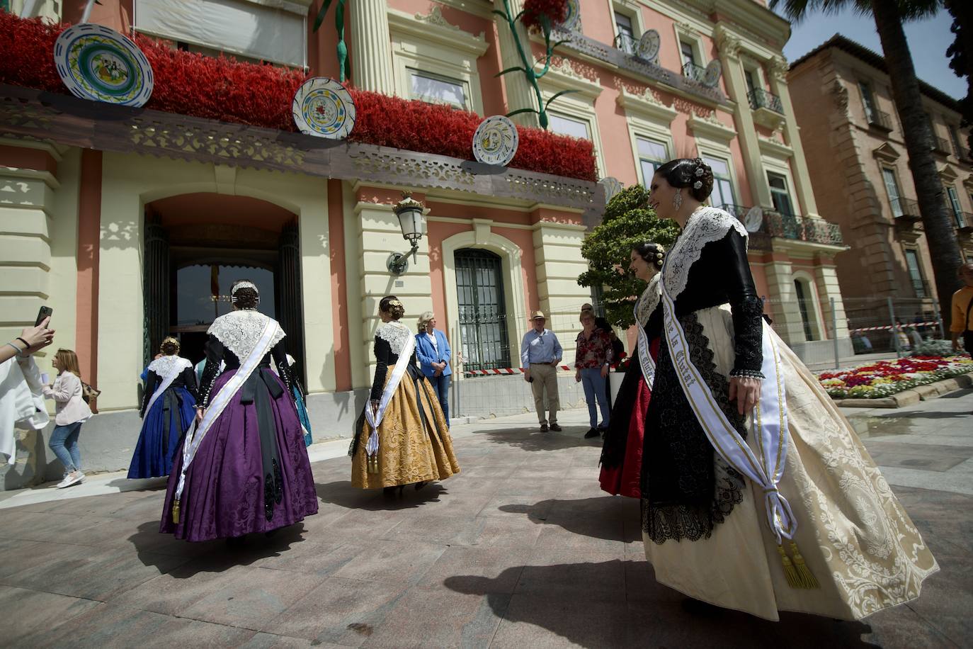 Las imágenes de la recepción de las Reinas de la Huerta de Murcia en el Palacio de San Esteban