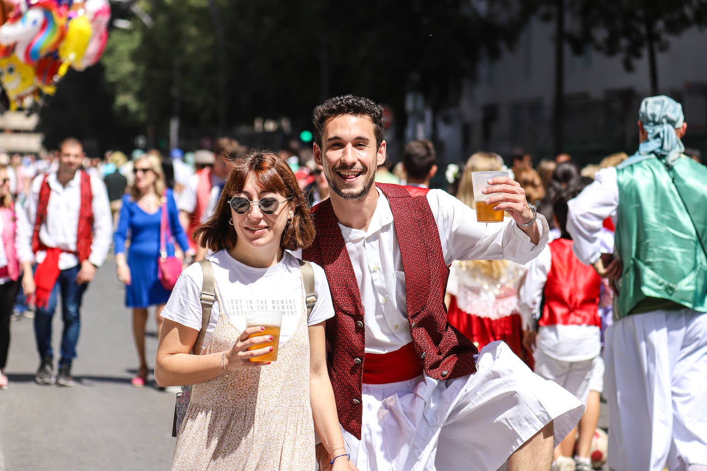 Las imágenes del ambiente festivo que inunda las calles en el Bando de la Huerta