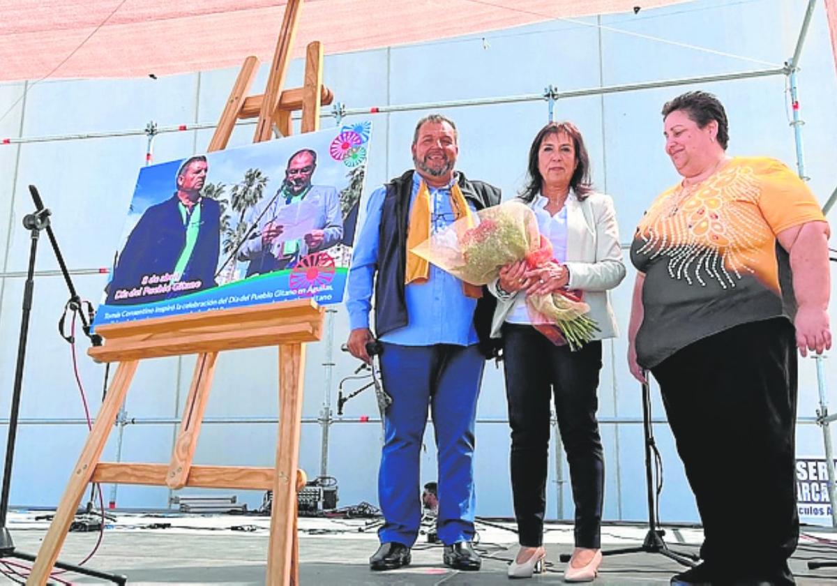 Homenaje de la comunidad gitana de Águilas a Tomás Consentino.