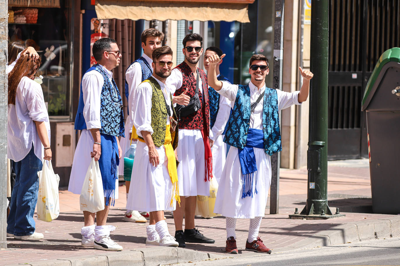 Las imágenes del ambiente festivo que inunda las calles en el Bando de la Huerta