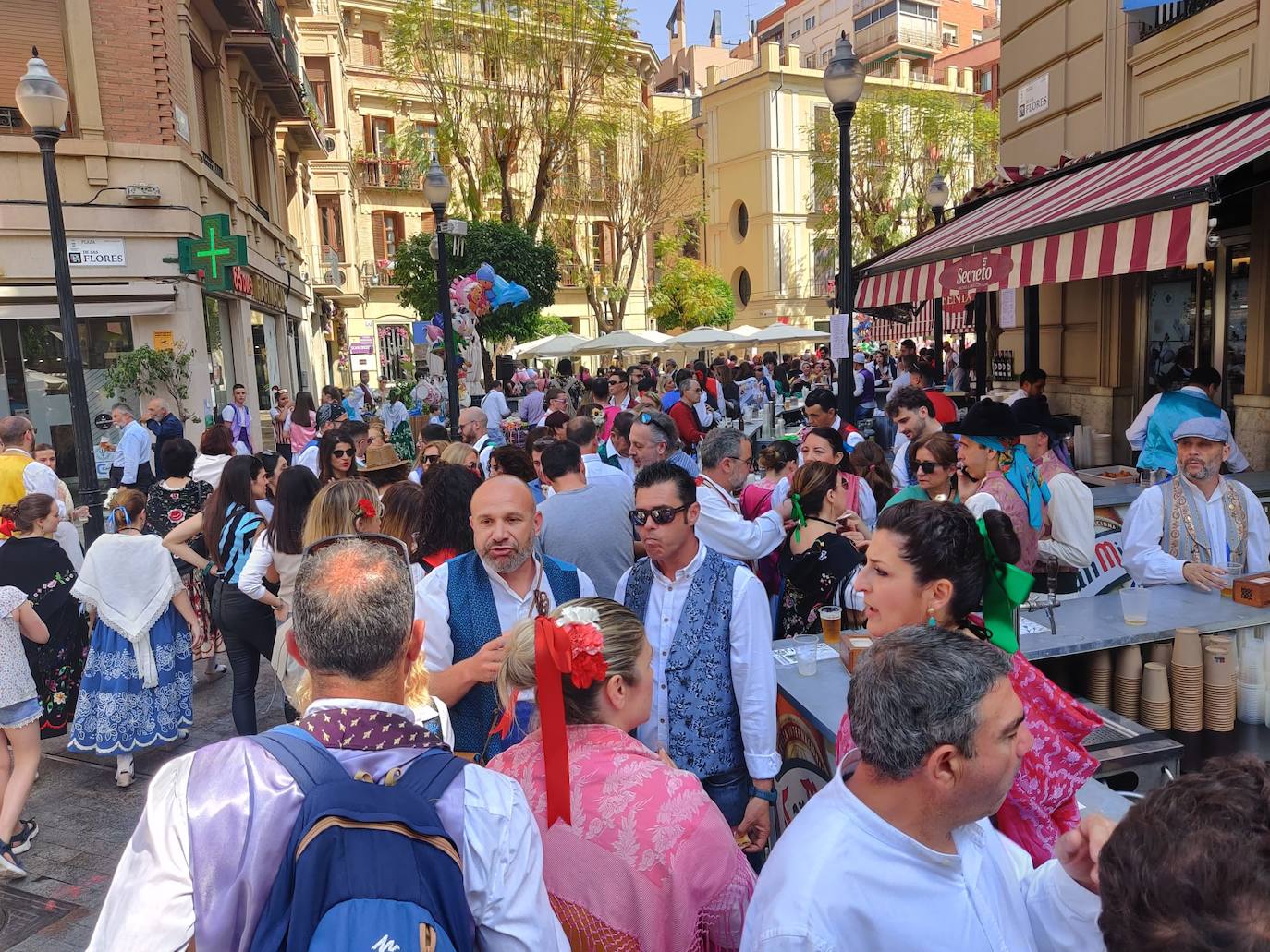 Las imágenes del ambiente festivo que inunda las calles en el Bando de la Huerta