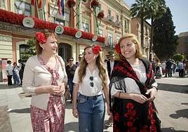 María Marín, María Teresa Pérez y Elvira Medina, ayer en Murcia.