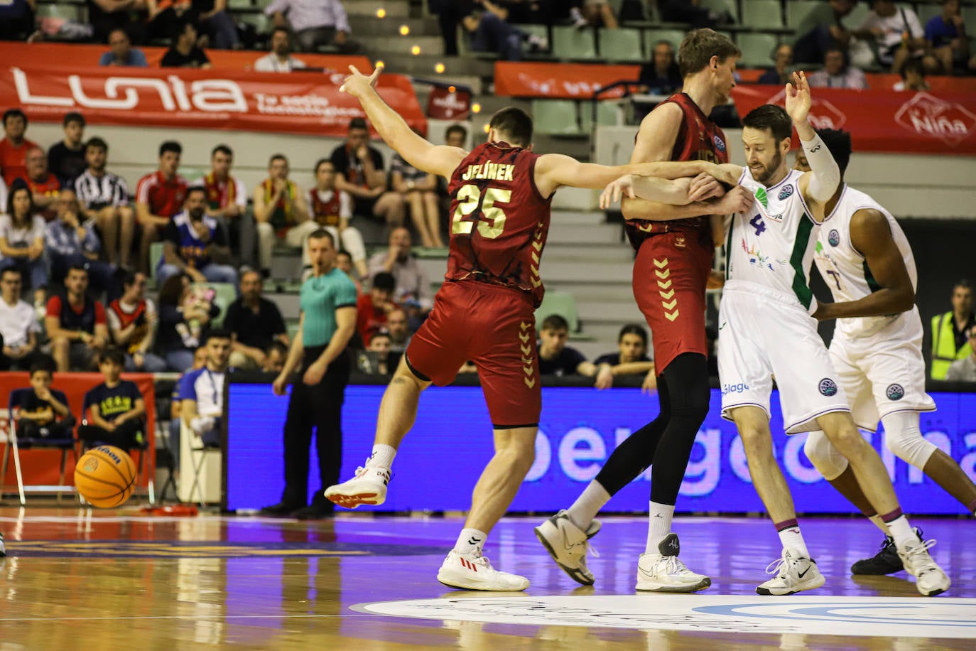 Las imágenes del partido UCAM Murcia CB-Unicaja (74-96)