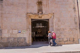La Diablesa en el hall del museo, al que no se puede acceder.