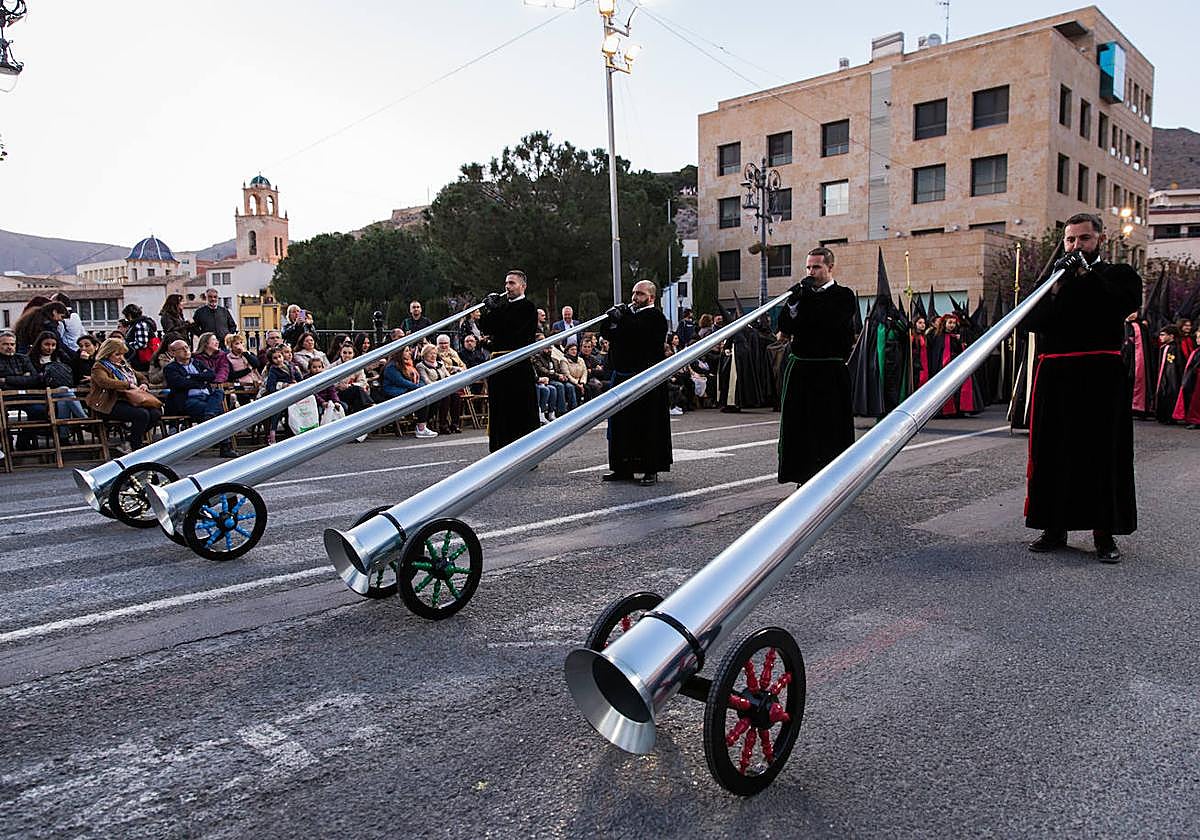 El Perdón fue una de las cofradías que salió todavía de día.