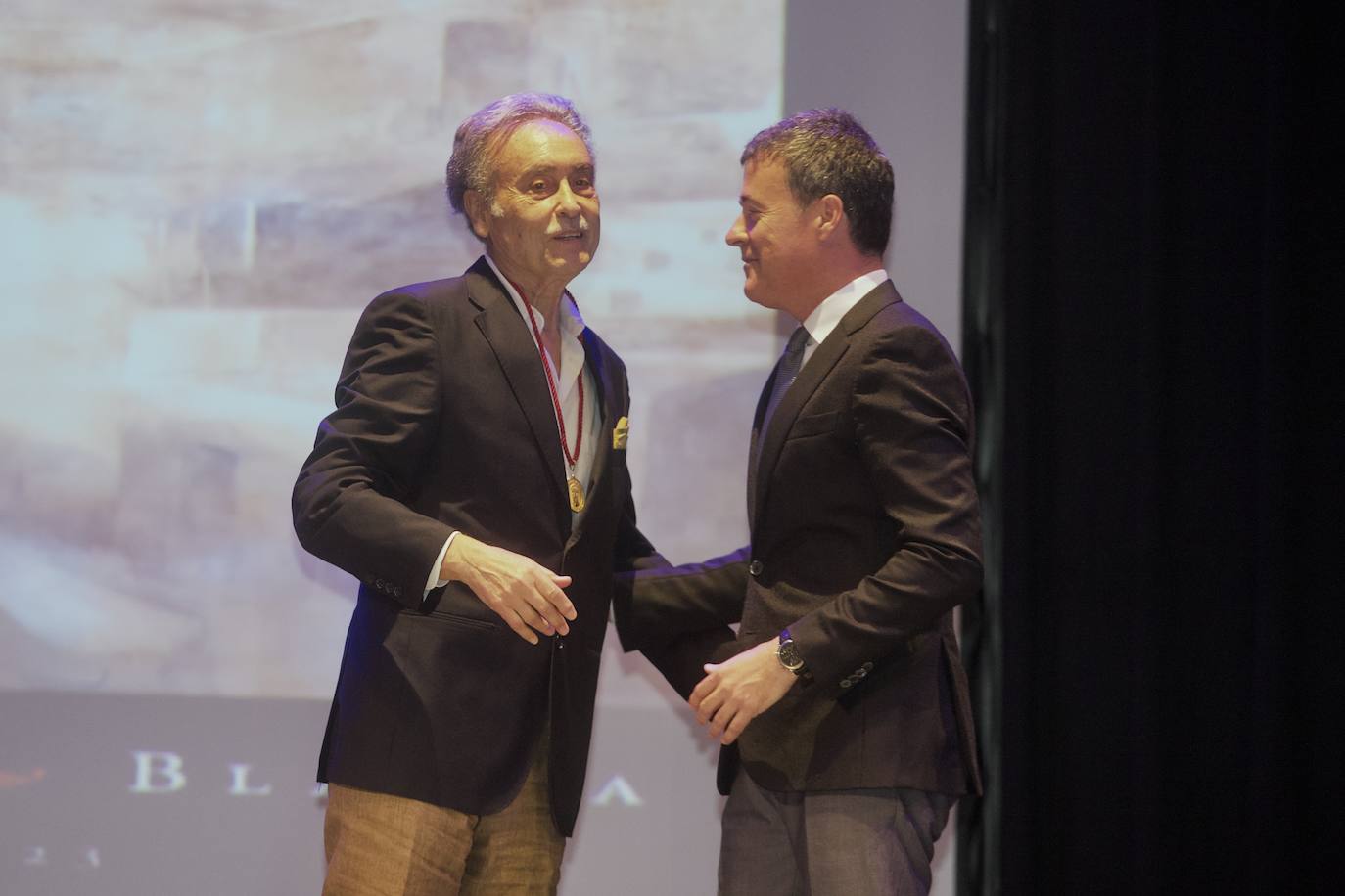 Pedro Cano recibe la Medalla de Oro de Blanca