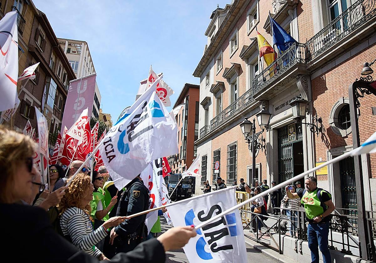 Protesta el pasado miércoles de los sindicatos ante el Ministerio de Justicia, en Madrid.