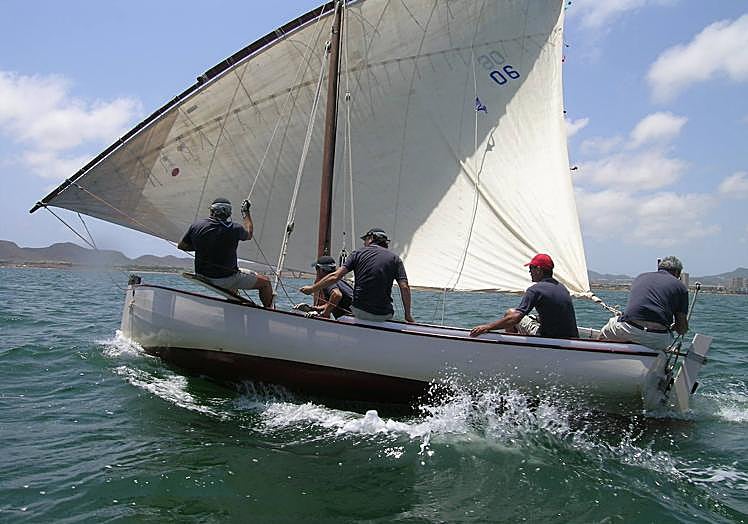 'Conchita'. La embarcación de la familia Barnuevo, en la IV edición de La Clásica del Mar Menor.