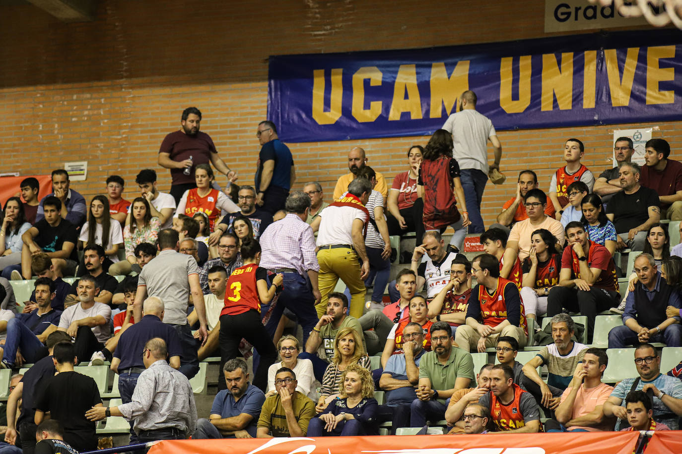 Las imágenes del partido entre el UCAM Murcia y el Zaragoza