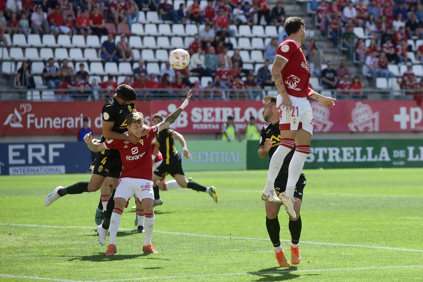 El partido del Real Murcia frente al Atlético Baleares, en imágenes