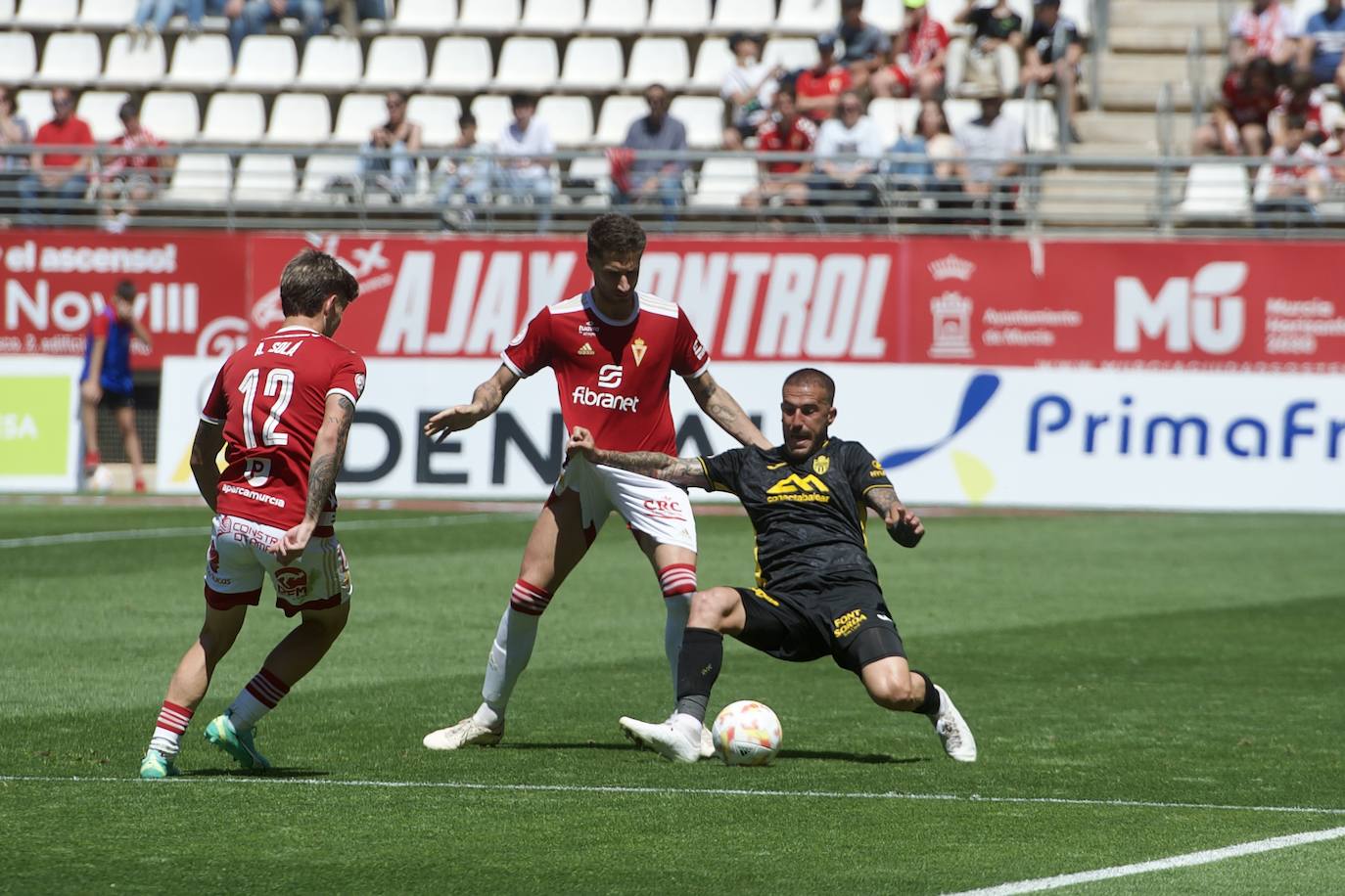 El partido del Real Murcia frente al Atlético Baleares, en imágenes