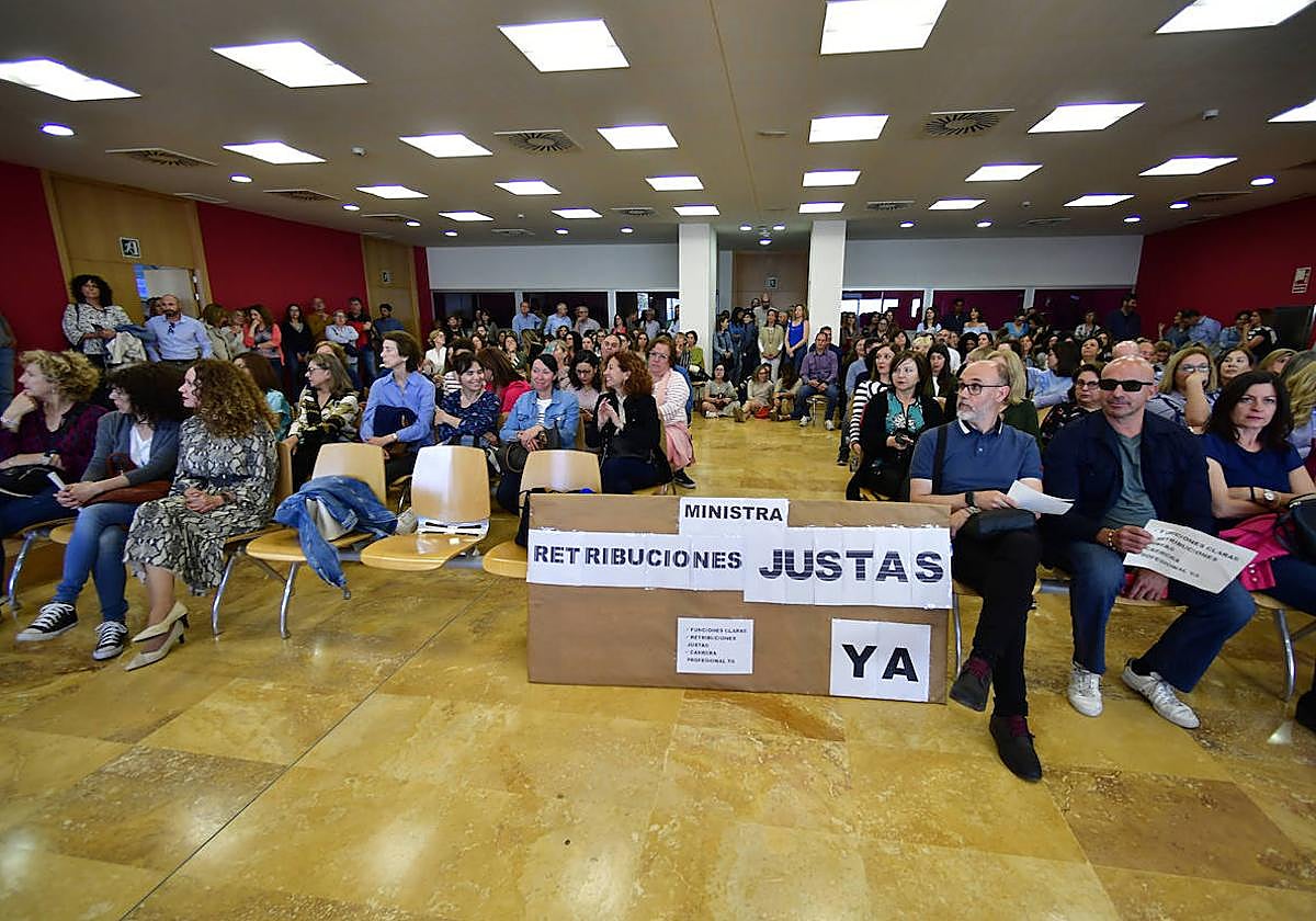 Paro de los funcionarios de justicia, este lunes, en Murcia.