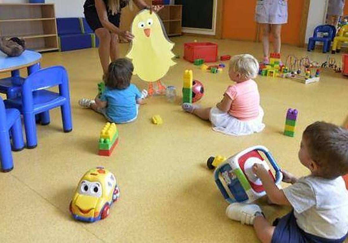 Varios niños en una escuela infantil de Murcia, en una imagen de archivo.