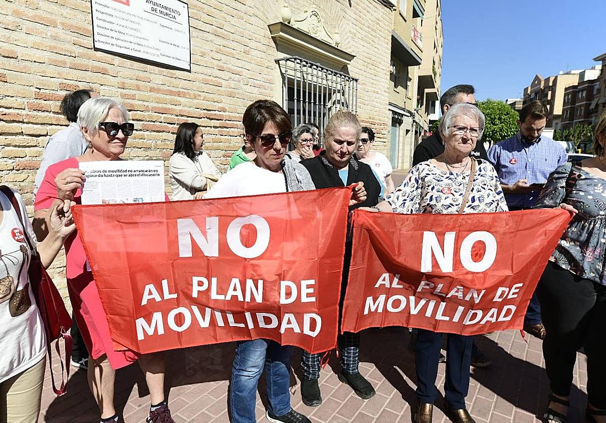 Concentración de vecinos y comerciantes, este jueves.