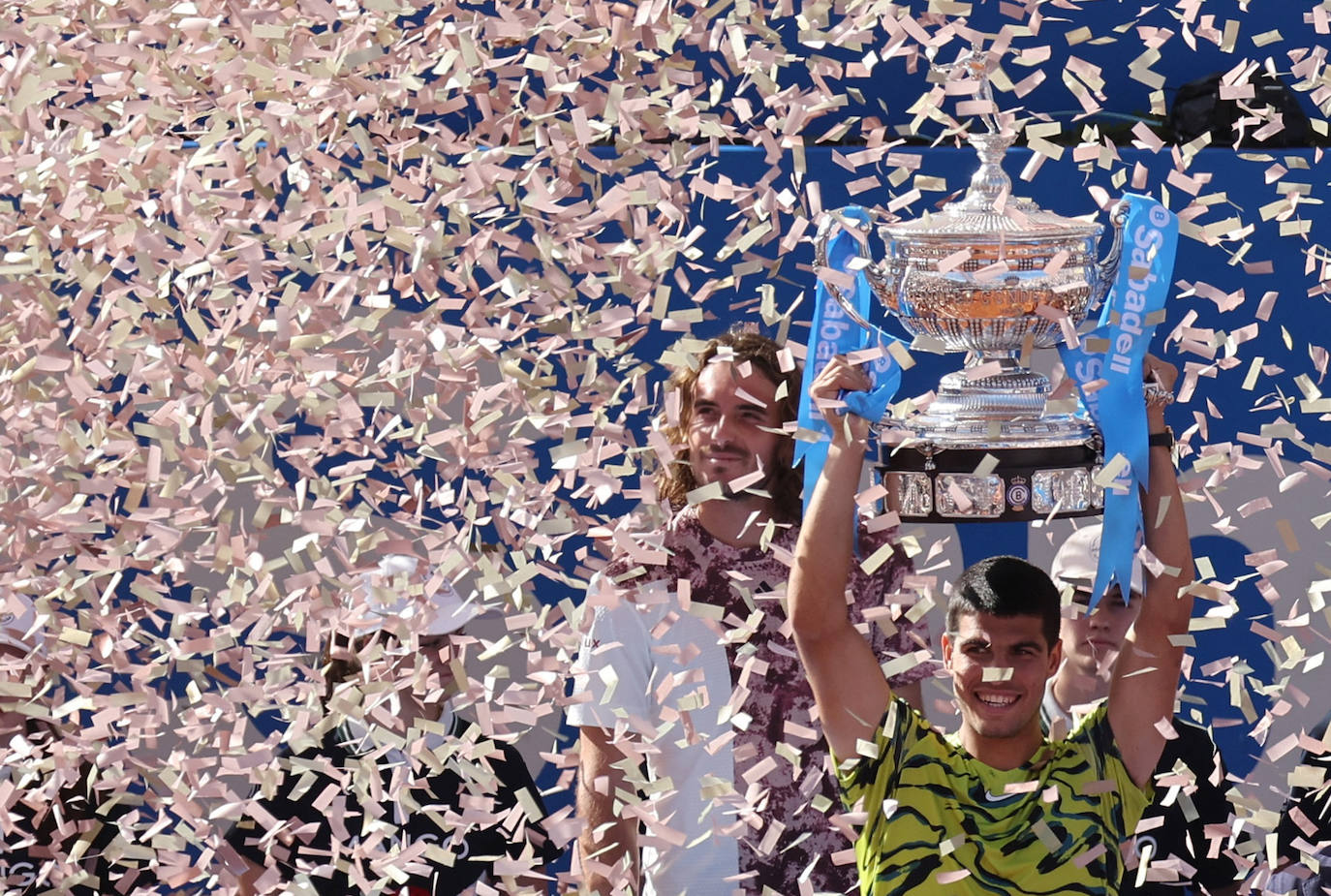 Alcaraz barre a Tsitsipas y revalida el Conde de Godó