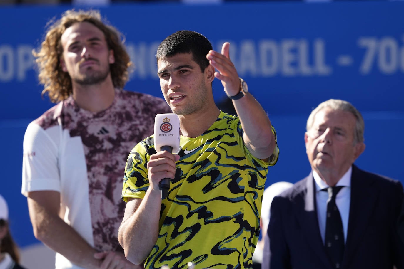 Alcaraz barre a Tsitsipas y revalida el Conde de Godó