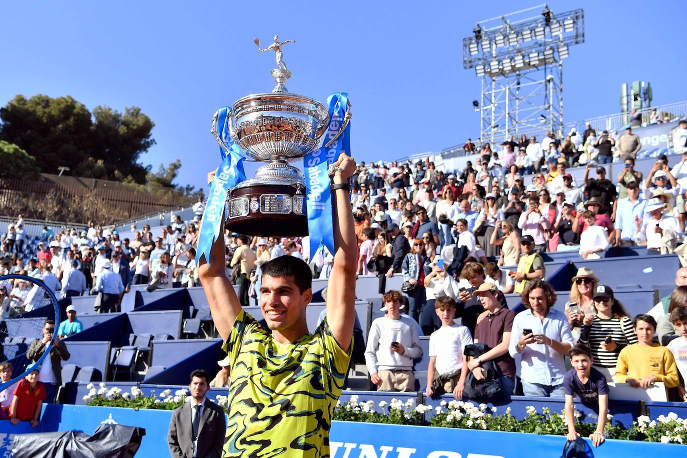 Alcaraz barre a Tsitsipas y revalida el Conde de Godó