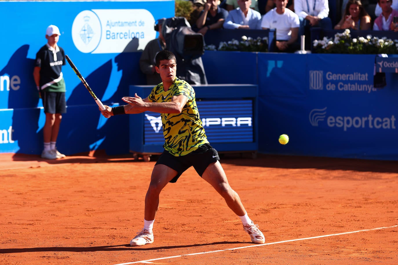 Alcaraz barre a Tsitsipas y revalida el Conde de Godó